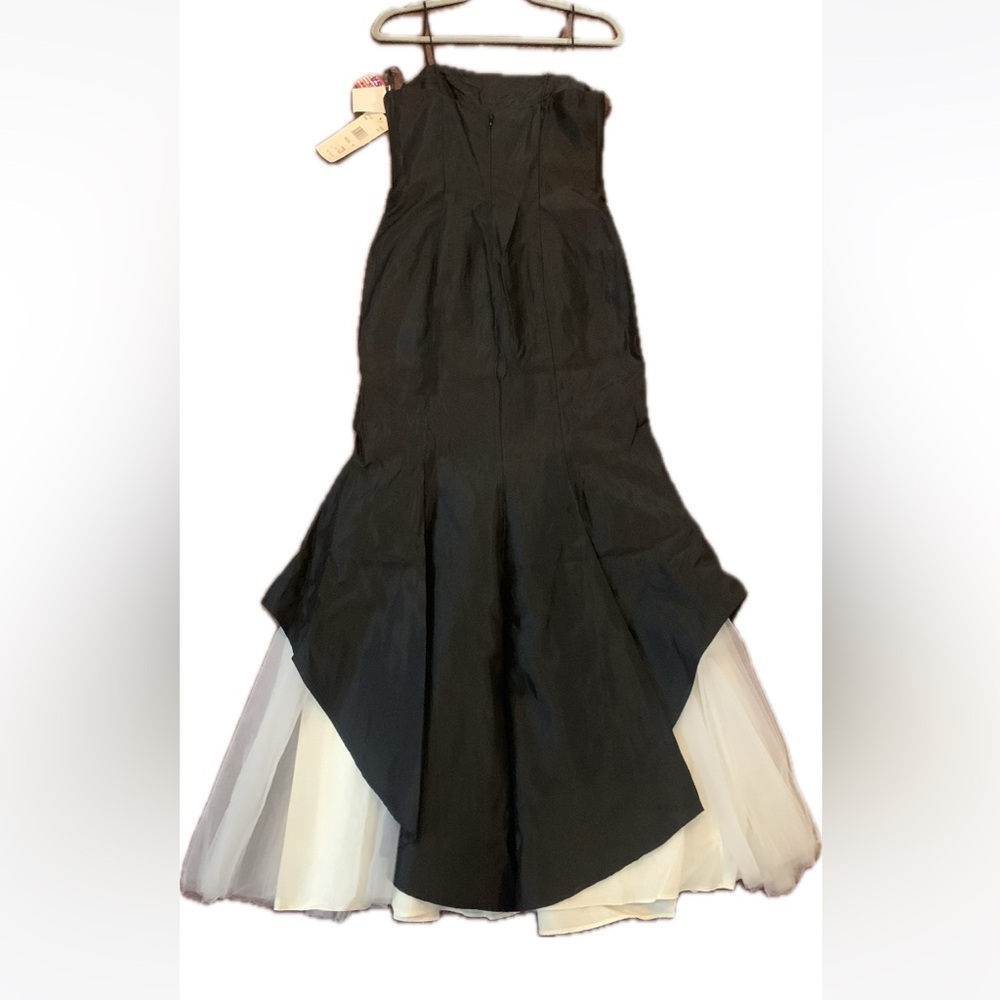 NWT BETSEY & ADAM BLACK PROM/WEDDING GOWN WITH IVORY TULLE BOTTOM HEM SIZE 6